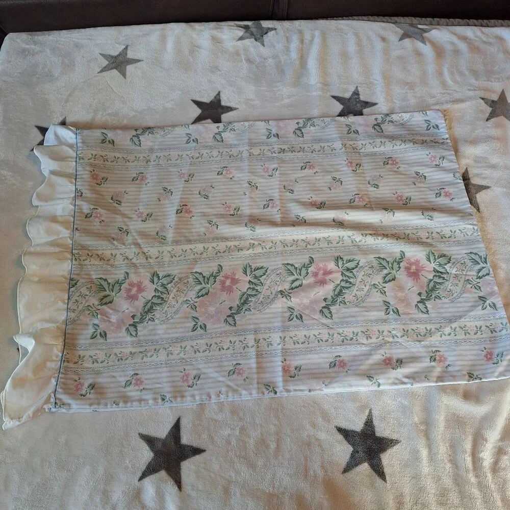 Vintage JC Penny Standard Pillowcase Floral Ruffle Edge Made In USA Cottagecore‎